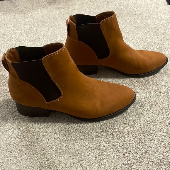 Expression ankle boots. Lightly worn. Size: US 9 - Picture 2 of 8